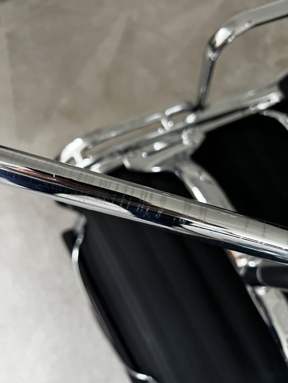 Image 1 of 2 sillas Vitra EA 107 hopsak