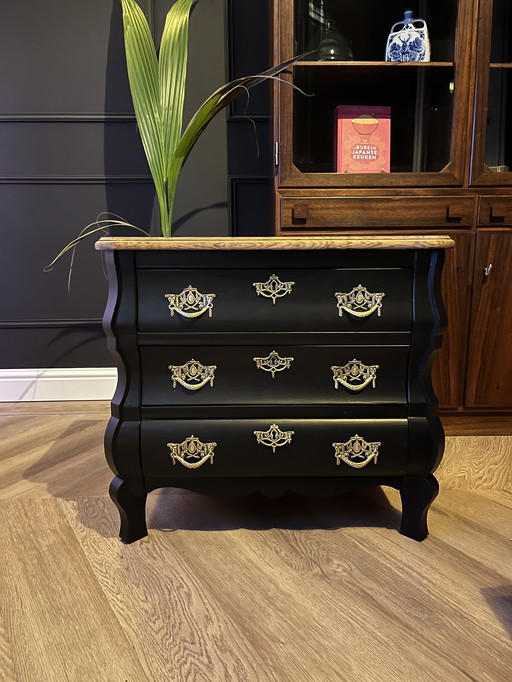 Armoire à panse restaurée
