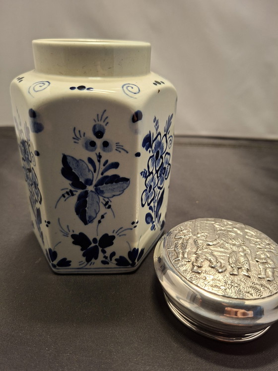 Image 1 of Vintage Delfts stijl potje met zilveren deksel