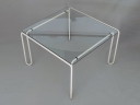 Mesa de centro con marco tubular posmoderna