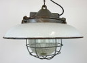 Industrielle graue Emaille-Hängeleuchte im Fabrikkäfig-Design aus Gusseisen von Zaos, 1960er Jahre