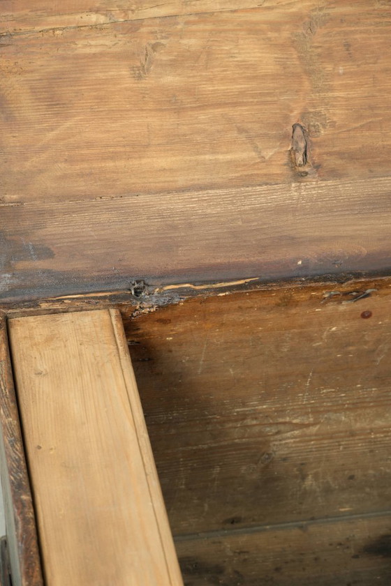 Image 1 of Subtiele en Decoratieve Met de Hand Beschilderde Antieke Oostenrijkse Bruid Kist Met Karakter