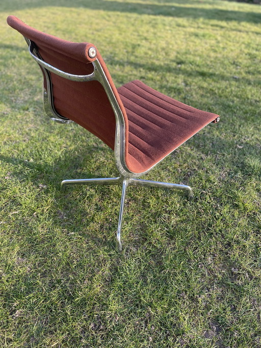 Vitra Eames 108 Design Chair