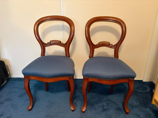 Twee Biedermeier stoelen met blauwe bekleding