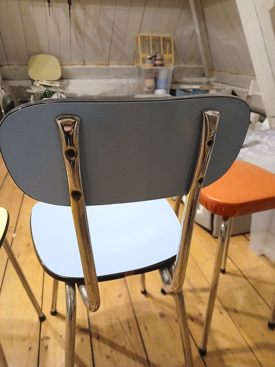 Image 1 of Formica-Möbel, 2 Stühle und 1 Hocker, Primärfarben