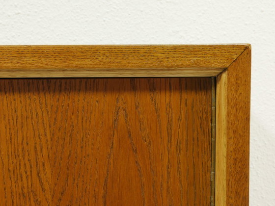 Image 1 of Libreria vintage anni '50, vetrina di metà secolo, impiallacciatura di rovere, ante scorrevoli in vetro, Cabinet Germany