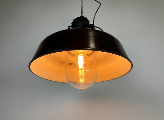 Image 1 of Industrielle schwarze Emaillelampe mit Glasabdeckung, 1950er Jahre