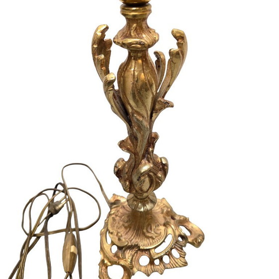 Image 1 of Lámpara de mesa dorada de estilo rococó