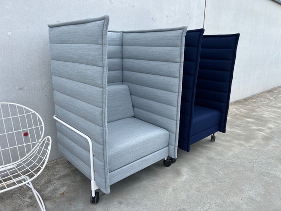 Image 1 of Poltrona acustica Vitra Alcove