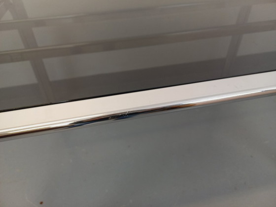 Image 1 of Vintage ovale eettafel van rookglas en verchroomd metaal, in Space Age-stijl uit de jaren 70.