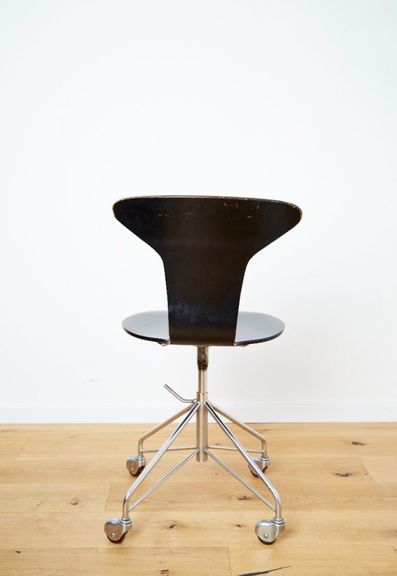 Image 1 of Page 1 of 15 Arne Jacobsen 3115 Mosquito Office Chair for Fritz Hansen