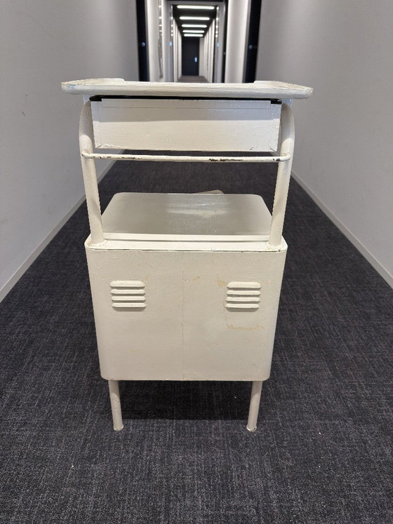 Image 1 of Armadietti ospedalieri industriali di metà secolo (set di 2) – Cecoslovacchia