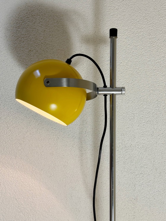 Image 1 of Lampada da terra vintage a forma di bulbo oculare giallo - Restaurata professionalmente - Stile Space Age / Retro