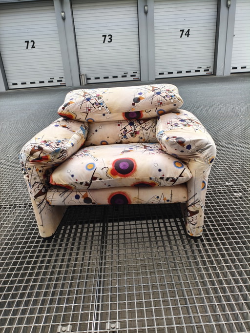 Fauteuil Cassina Maralunga recouvert de tissu Wolff Blitz