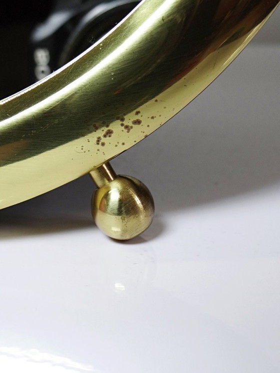 Image 1 of Ovale tafelspiegel met een vintage gouden metalen lijst uit de jaren 1950-1960.