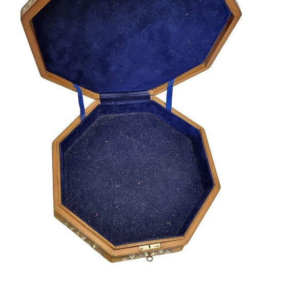 Image 1 of Grande boîte à bijoux ancienne incrustée de nacre, fin du XXe siècle