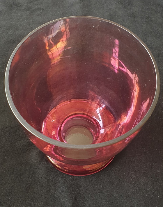 Image 1 of Vaso di cristallo dalla lucentezza iridescente/oleosa.