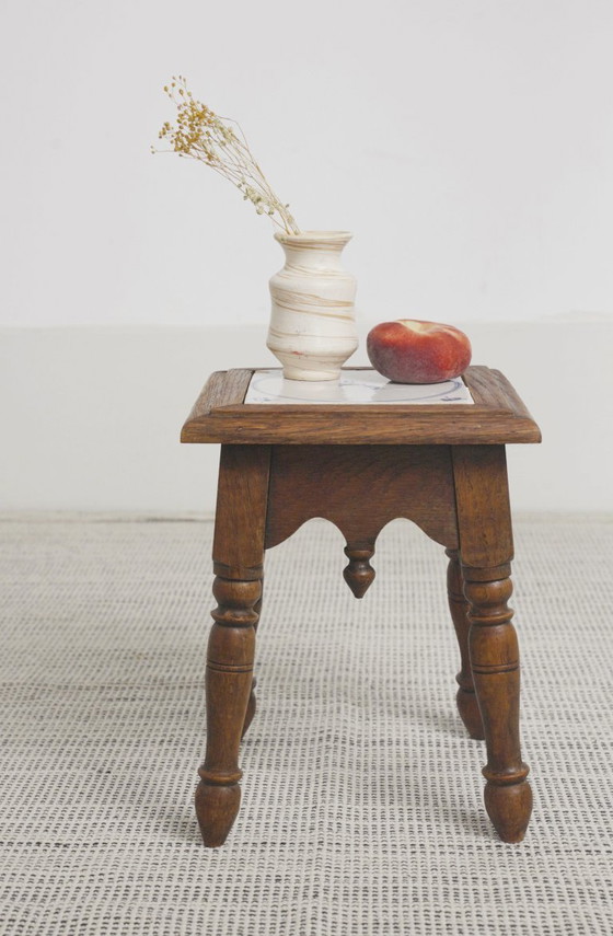 Sgabello antico olandese in stile country con piastrelle di Delft, sgabello vintage in legno, piano in (photo 22 of 24)