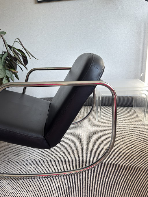 Sedia a dondolo vintage con struttura tubolare