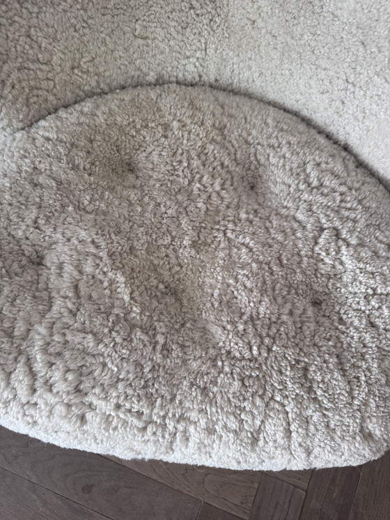 Image 1 of &Tradition petit fauteuil Petra VB1 peau de mouton clair de lune