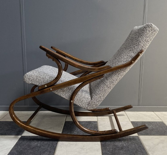 Image 1 of Sedia a dondolo rivestita di TON / thonet, anni '60