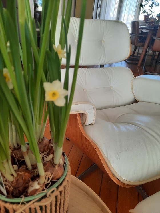 Image 1 of Eames Lounge Chair white leather + Ottan (footstool)