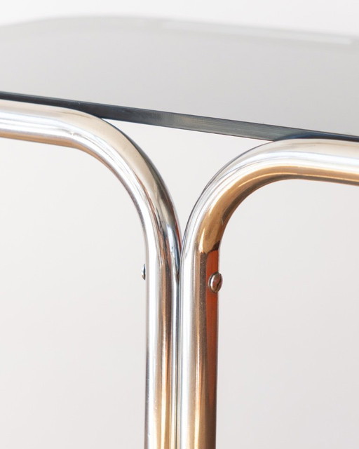 Vintage Beistelltisch mit 2 Ebenen aus Chrom und Rauchglas – 1970er
