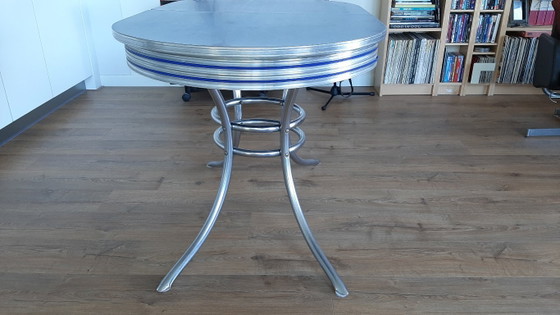 Tavolo da pranzo in stile retrò anni '50 con piano in Formica blu. – Tavoli da pranzo, Metal, Aluminium (photo 3 of 7)