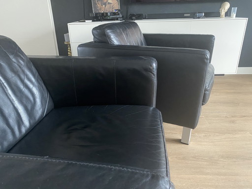 Twee leren fauteuils van Leather World