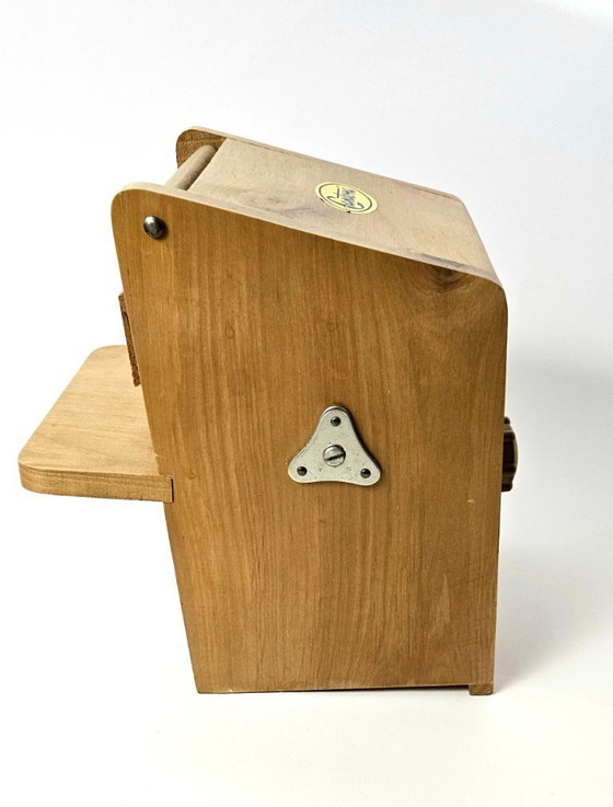 Image 1 of Grattugia per parmigiano Cantoni in legno vintage | Design italiano di metà secolo