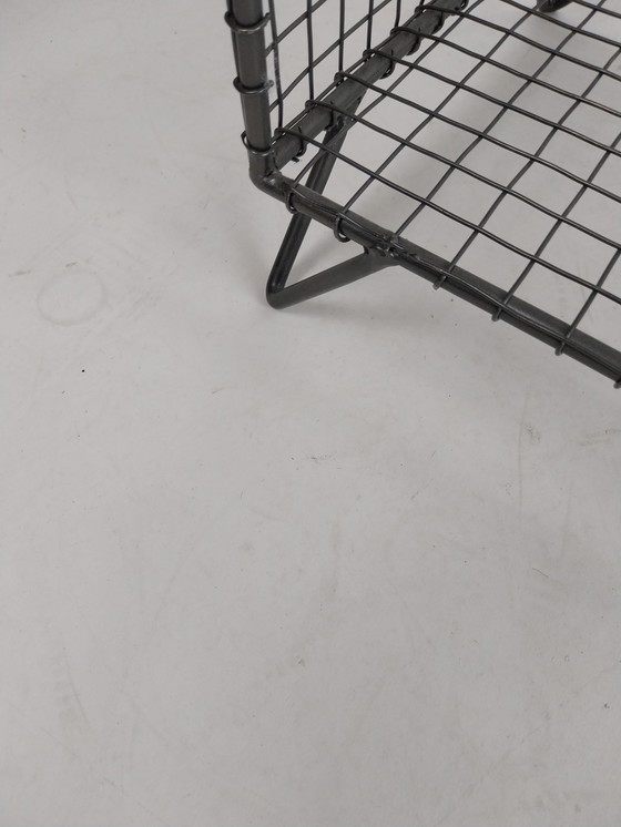 Image 1 of 1 x armoire en fil d'acier avec plateau en verre Années 1980