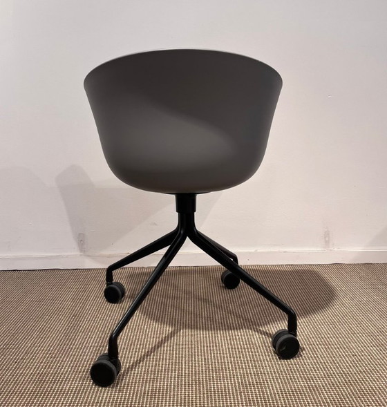 Image 1 of HAY AAC 24 office chair