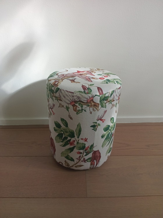 Pouf mit Kissen aus Affenstoff – Hocker & Poufs, Textile (photo 5 of 6)