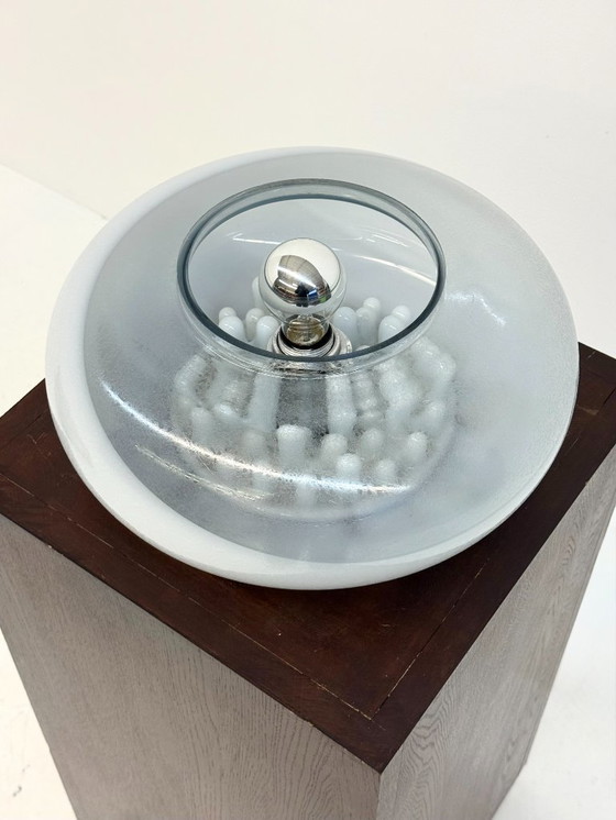 Image 1 of Lampe sphérique italienne vintage en verre de Murano, de style futuriste.