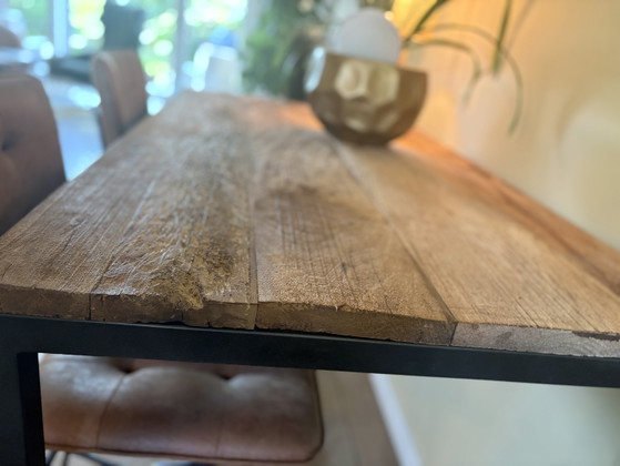 Image 1 of Mesa robusta con base negra de 91x140x80 cm.