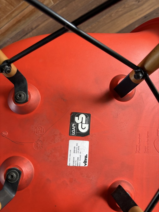 2x Vitra Eames DAW Stoel - Rood – eetkamerstoelen, Metal, Plastic (photo 2 of 5)