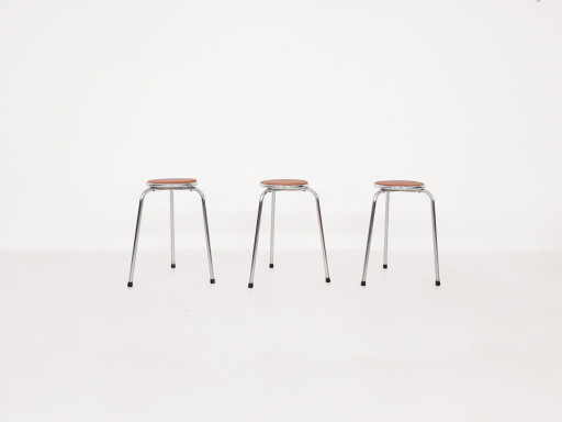 Ensemble de 3 tabourets chromés avec assise en cuir cognac, années 1960