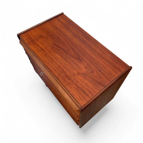 Image 1 of Vintage teakfineer 4 ladekast uit Zweden