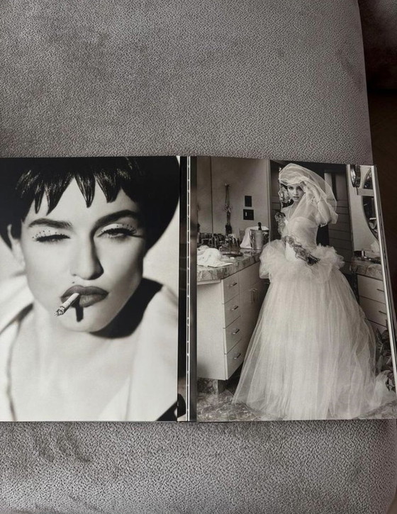 Image 1 of Herb Ritts Notorious (1992) Iconisch fotoboek voor verzamelaars, 160 pagina’s van beroemdheden in zeer goed staat tot nieuwstaat