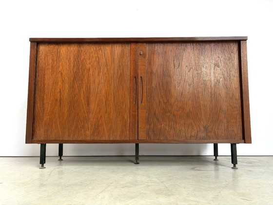 Credenza Mid-Century con ante a serrandina, anni '60 – Credenze con vetrina, Metallo, Legno (photo 8 of 10)