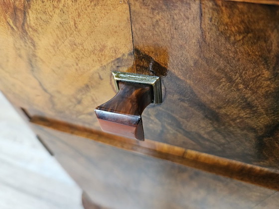 Image 1 of Mesitas de noche Art Déco lineales y geométricas en nogal