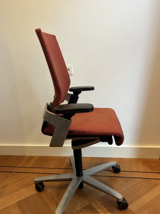 Silla de oficina de diseño Wilkhahn – Tela roja y aluminio – Sillas de oficina, Aluminium (photo 4 of 6)