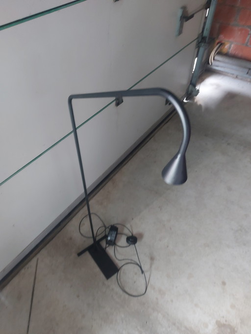 Trizo21 austere lamp