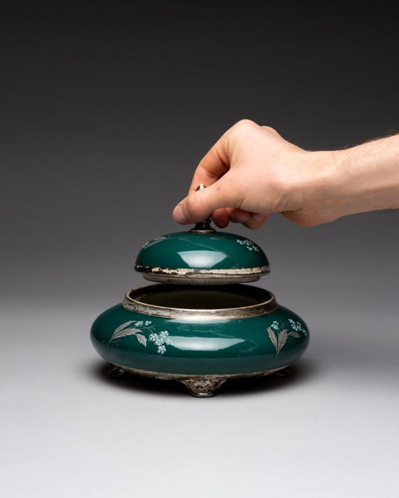 Image 1 of Scatola doppia in porcellana Al-Ka Kunst Kronach con coperchio, colore verde smeraldo con inserti argentati.