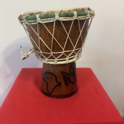 Traditionele West Afrikaanse Vaastrommel “Djembe”