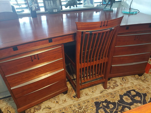Ein handgefertigter Schreibtisch von Schuitema Stadskanaal, so gut wie neu, zeitloses Art Deco