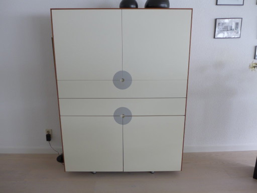 Personalisierter Castelijn-Diskschrank (KD-AA) – Nussbaum & Ahorn – Designklassiker – buffetkasten