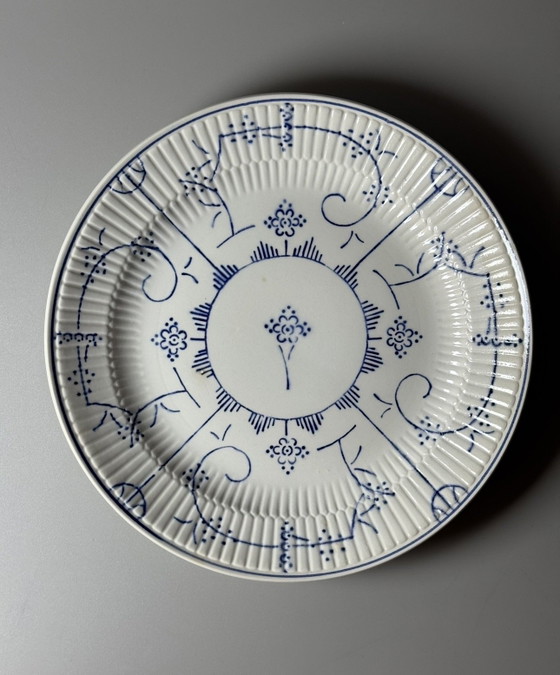 Image 1 of Servizio da tavola Boch Frères composto da 6 piatti in maiolica e un piatto da portata – Motivo "Cipolla Blu" (Zwiebelmuster), B