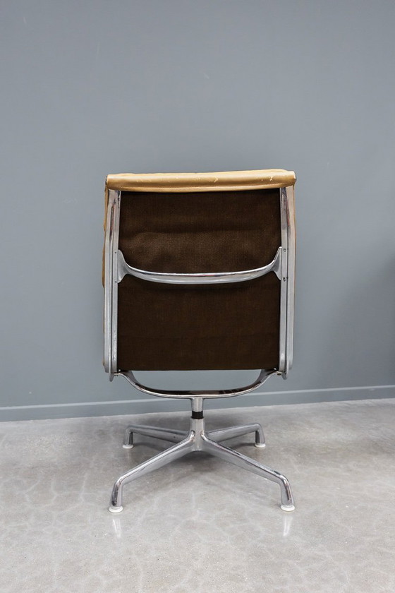 Image 1 of Poltrone lounge Eames EA216, 2 pezzi