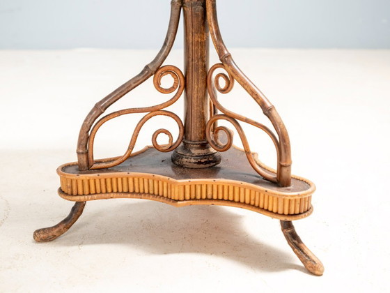 Image 1 of Table piédestal Art nouveau en bois courbé et rotin, Europe centrale, vers 1900-1925